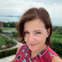 Szilvia Varga Email
