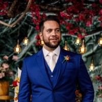 Ayron Medeiros Email