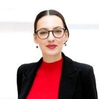 Iga Dabek Email