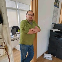 Hugo Tomás Email