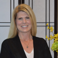 Lesley Hampton Email & Phone Number