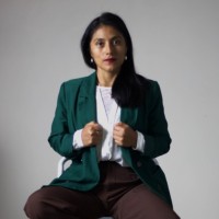 Yamira Hinostroza Email & Phone Number