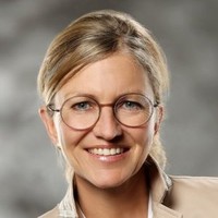 Judit Plüss Email