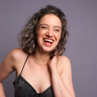 Chloe Singer Email & Phone Number