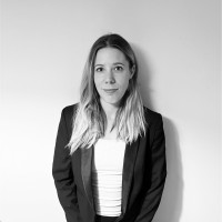 Dóra Menyhárt Email