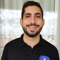 Lucas Freire Email