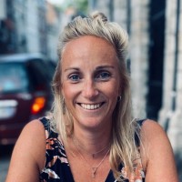Monique de Jong Email