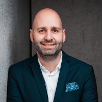 Ulrich Dienesch Email