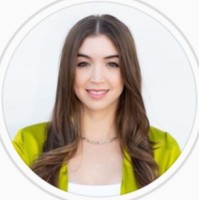 elysewalker Employee Lindsey Warner's profile photo