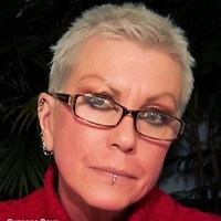 Frames Unlimited Employee Suzanne Dove's profile photo