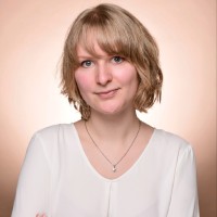 Janine Holthöfer Email