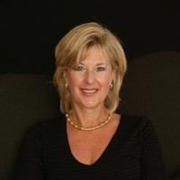 Upper End Properties Employee Elaine Medve's profile photo