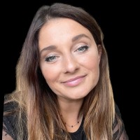 Lucie Veselá Email