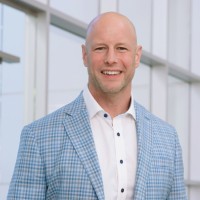 E-mail e número de telefone de Chris Hamilton