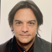Roberto Urueña Gutierrez Email