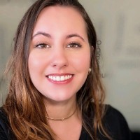 Larissa Semensatti Email