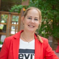 Sanne Verkuyten Email