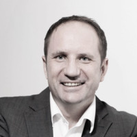 Christoph Öchsner Email
