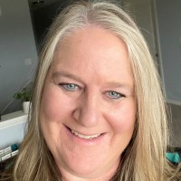 Amie Schlueter Email & Phone Number