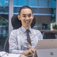 How Lim Email