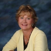 Century 21 Signature Realty - COMMERCIAL Employee Laurie Kominek's profile photo
