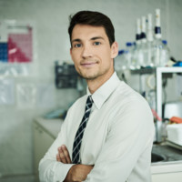 E-mail e número de telefone de Vladas Latvėnas