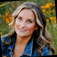 Wright Touch Employee Jen Vanee's profile photo