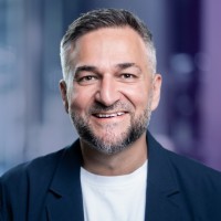 Email e telefono di Milos Radovic