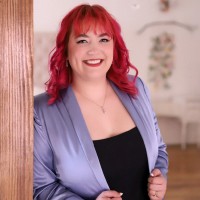 Hannah Sutton Email & Phone Number