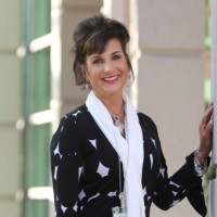 Elizabeth Veloz-Powell Email