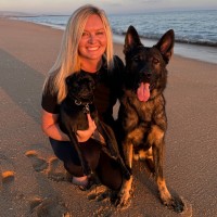 HonestWaves Employee Emily Smith's profile photo