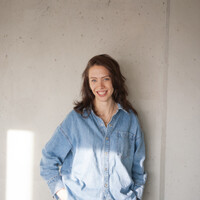 Zoë Kschamer Email & Phone Number