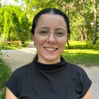 Thaisa Correia Email