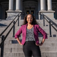 Aurora Macro Strategies Employee Lesley Warner's profile photo