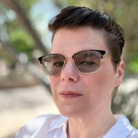 Amanda Hart Email & Phone Number