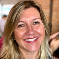 Débora Piologo Email & Phone Number