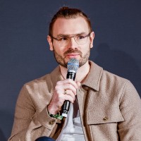 Alexander Schlüter Email