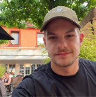Daan van Stiphout Email