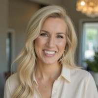 Neat Employee Ruth Davis's profile photo