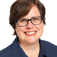 Paula Queiroz Email