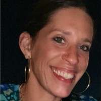 Huda Beauty Employee Roxanna Wood's profile photo