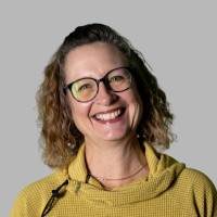 Suz Bracewell Email & Phone Number