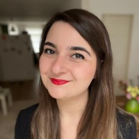 Özge Özgüleryüz Email