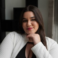 Francielle Carneiro Email