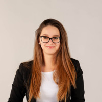 Karin Čotar Email