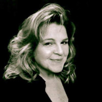 Apple American Group LLC Employee Andi Karcher's profile photo