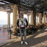 -X- Employee Ell Cam's profile photo