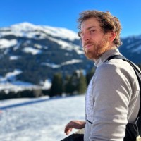 stories AG Employee Laurens Jans's profile photo