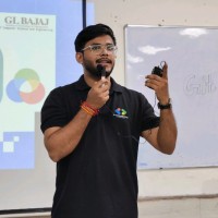 Commudle Employee Aayush Shrivastav's profile photo