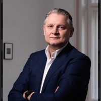 László Vágó Email